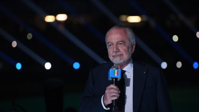 futuro napoli i tifosi si fidano di de laurentiis