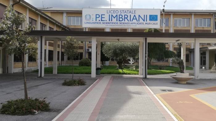 il liceo imbriani sara abbattuto i ricordi degli alunni dell ex magistrale