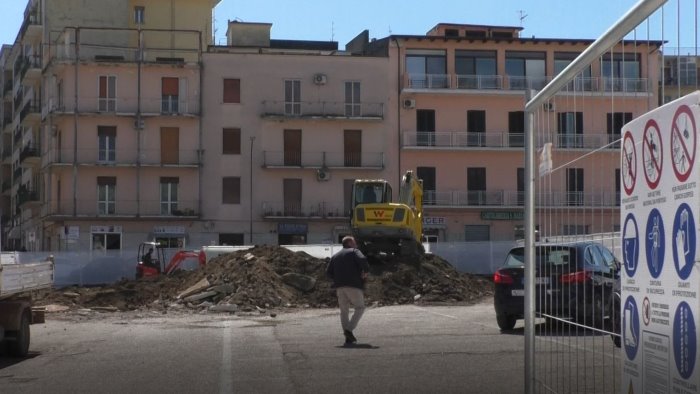 reperti in piazza pacca il pd all attacco