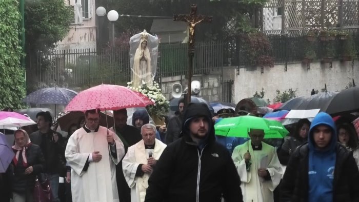 don alberto abbiamo affidato a fatima il dramma poverta di tante famiglie