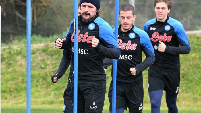 napoli domani si presenta il ritiro di dimaro a castel volturno le date