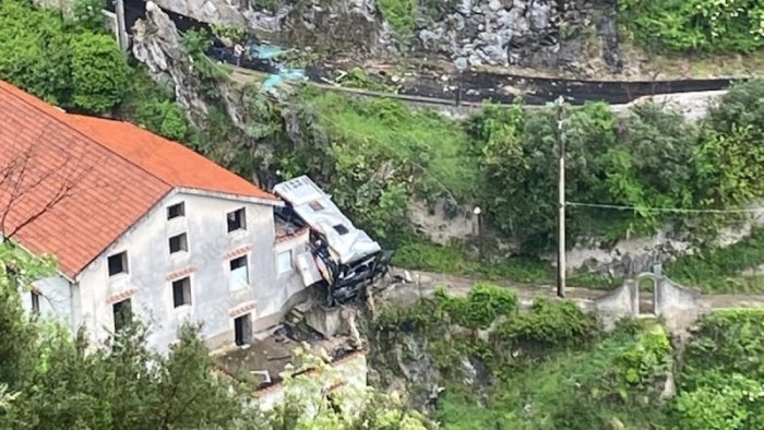 bus precipitato e autista morto a ravello 18 persone indagate