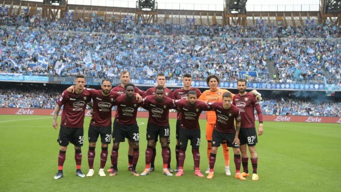 salernitana fiorentina granata in campo per il passaporto ematico