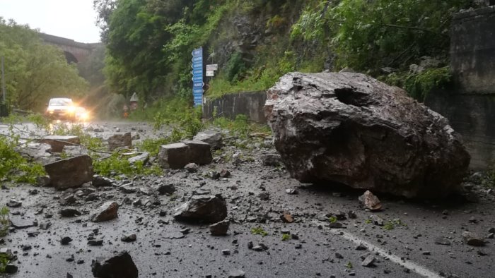 strada chiusa nel cilento la fenailp turismo bisogna fare presto