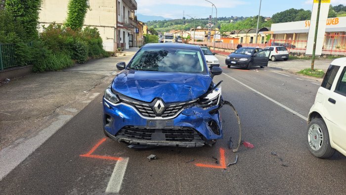 scontro tra due auto paura e feriti a contrada epitaffio