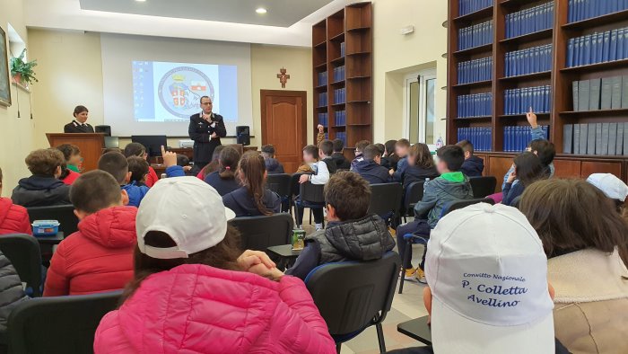 gli alunni della quinta elementare del convitto in visita ai carabinieri