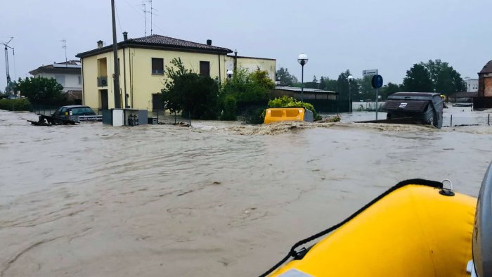 alluvione emilia romagna in arrivo aiuti e volontari dalla campania