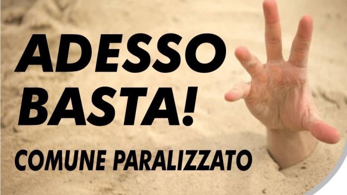 adesso basta comune paralizzato opposizione sul piede di guerra ad ariano