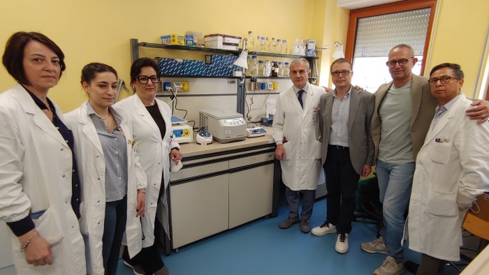 napoli donata una microcentrifuga al laboratorio dell istituto pascale