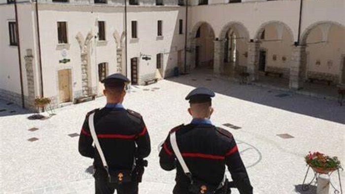 migliaia di fedeli a montevergine torna la postazione carabinieri al santuario