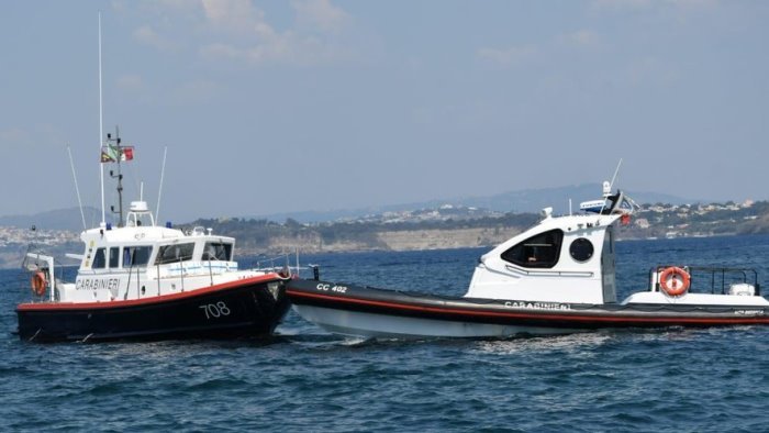 sfila il portafogli ad una donna mentre sbarca dal traghetto 52enne arrestato