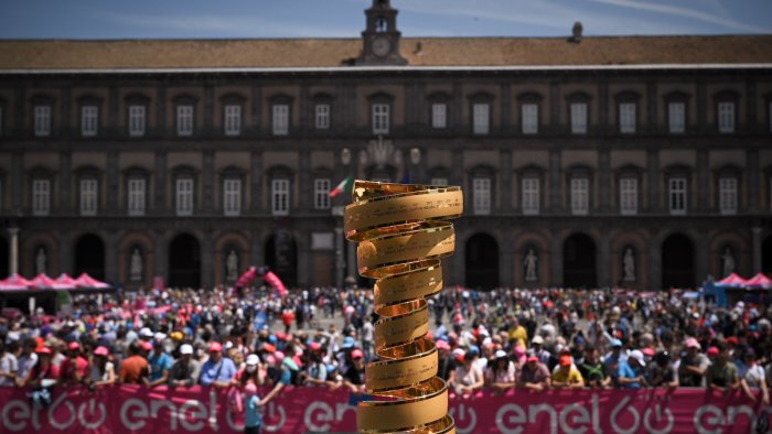 giro d italia sabato si parte da martedi 9 a venerdi 12 campania protagonista