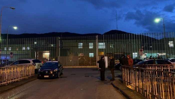 cellulari in carcere a salerno l osapp celle come un call center