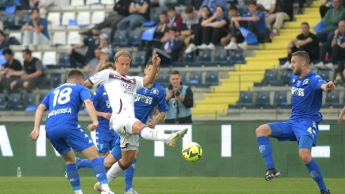 empoli salernitana 2 1 le pagelle dei granata male sambia piatek spara