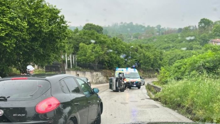 incidente a contrada panda si ribalta 19enne ferito in ospedale