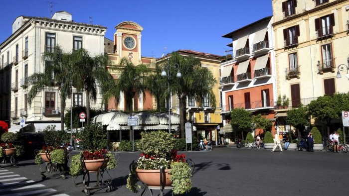 sorrento aspettando il giro d italia le ordinanze su scuola e mobilita