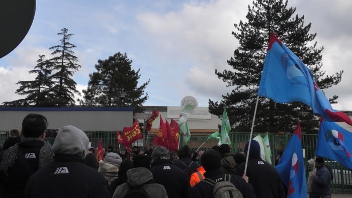 iia il futuro si decide con i lavoratori il ministero convochi il tavolo