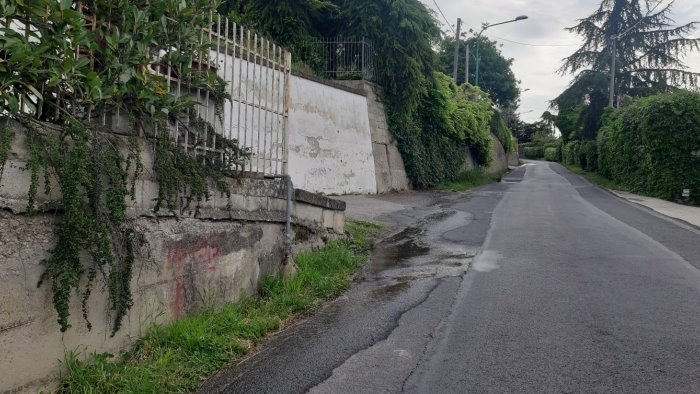 continua lo spreco di acqua lungo le strade ad ariano ecco un nuovo esempio