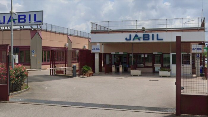 lavoratori della jabil a rischio l azienda ha confermato la chiusura