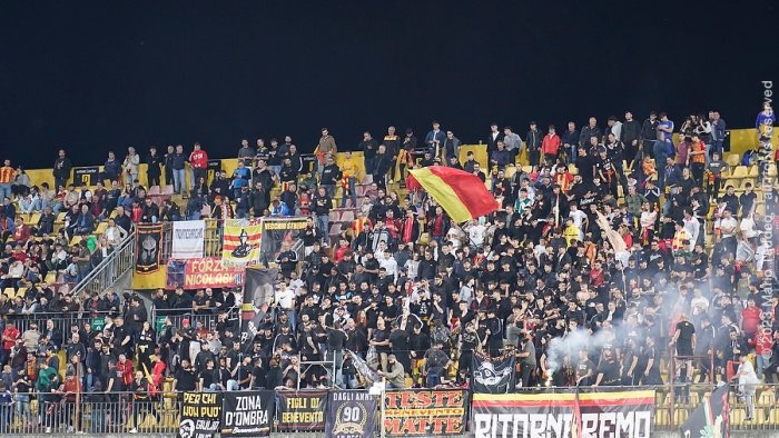 benevento l appello della curva sud in vista dei play off