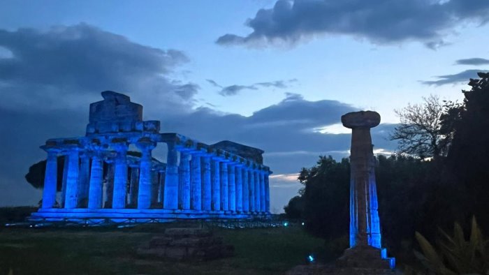 giornata dedicata all europa i templi di paestum si illuminano di blu