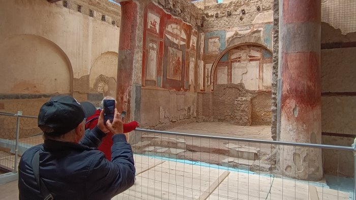 parco di ercolano via al cantiere spettacolo nella stanza del custode