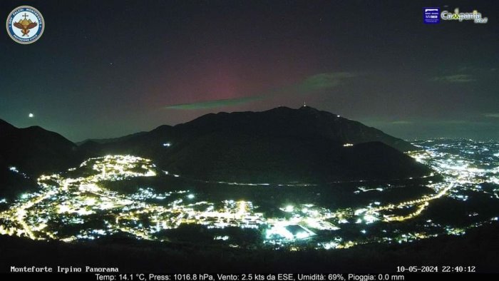 l aurora boreale illumina il cielo irpino immagini spettacolari da montevergine