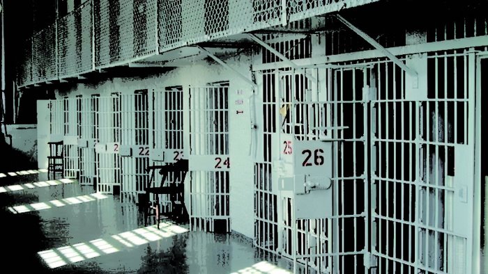 ariano irpino tensione in carcere detenuti non tornano in cella e protesta