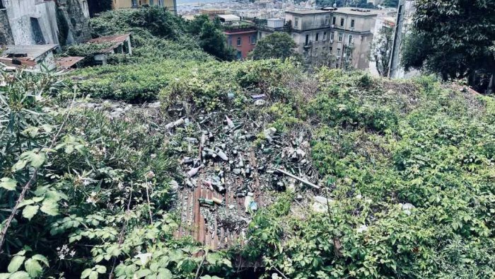 napoli giardini nino taranto di nuovo degrado e abbandono