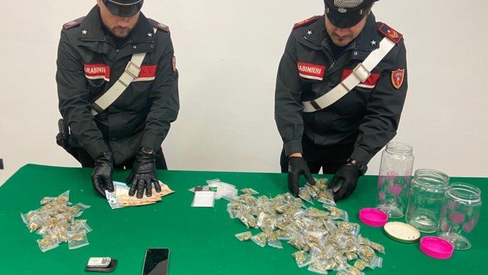 contrasto alla droga nel napoletano un arresto e un sequestro dei carabinieri