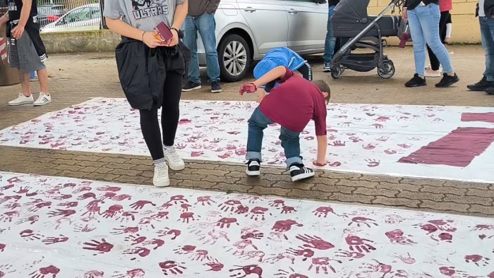 salernitana piccoli ultras crescono tanti bambini a pastena per la scenografia