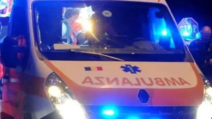 incidente auto scooter 17enne in ospedale paura sulla statale