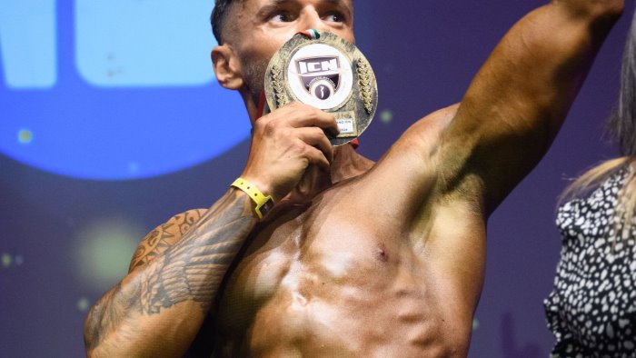 campione italiano di bodybuilding natural il trionfo di un atleta di san sossio