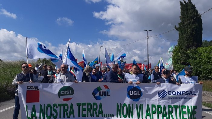 l irpinia in piazza a grottaminarda il governo meloni abbandona la iia