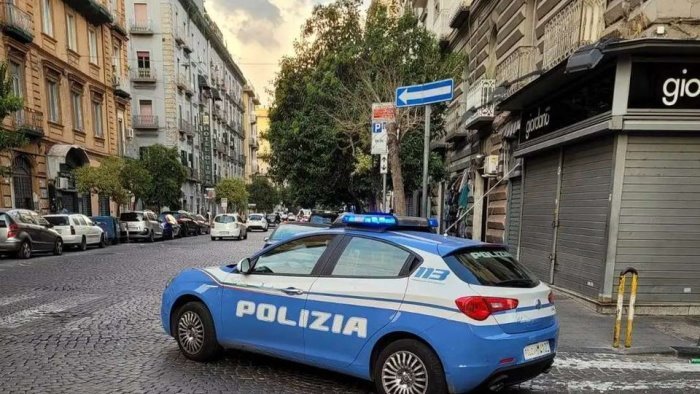 centro direzionale la polizia arresta un 21enne ecco cosa e successo