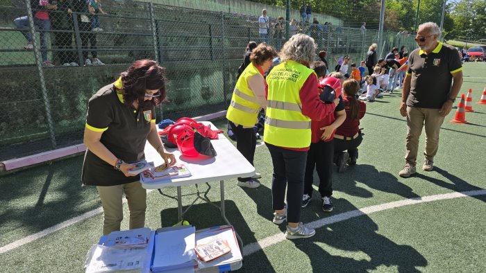 bambini pompieri per un giorno ecco la bella cartolina di vallata