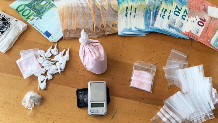 nuove droghe impazza la cocaina dei ricchi in campania un arresto a napoli