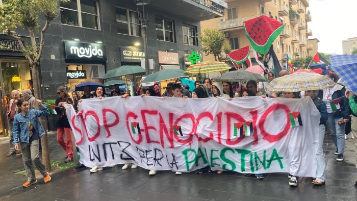 salerno centinaia in piazza per la palestina cessate il fuoco a gaza