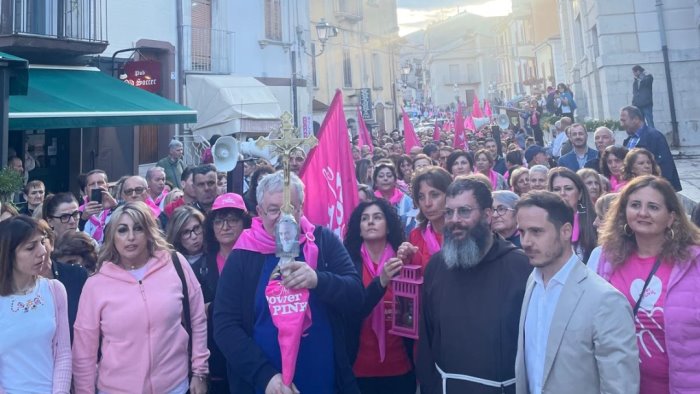 cuori in preghiera in migliaia con iannace per una luce per la vita