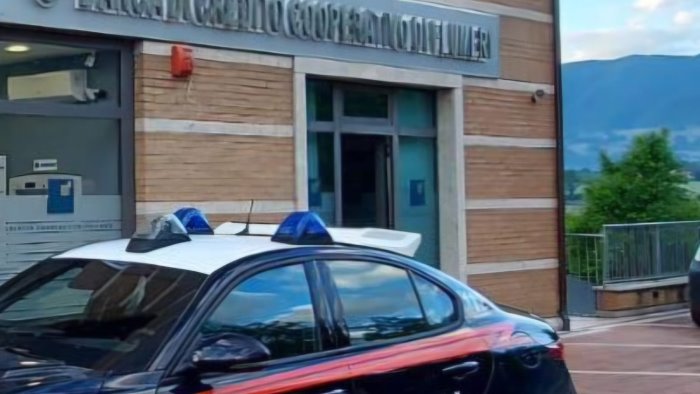 ladri scatenati in irpinia ancora una notte di follia colpo alla bcc di lioni