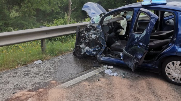 scontro frontale sulla telesina impatto auto camion ferito in codice rosso