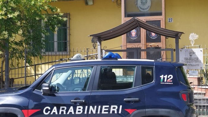 atti osceni nei pressi di una scuola denunciato 40enne