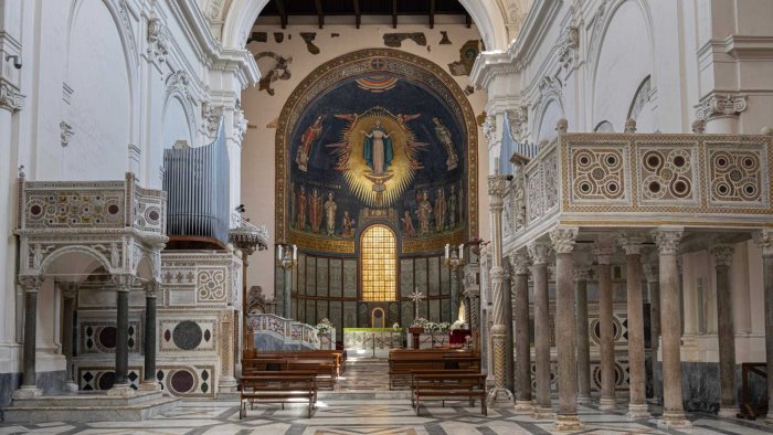 salerno via al restauro della statua della madonna del tesoro di san matteo