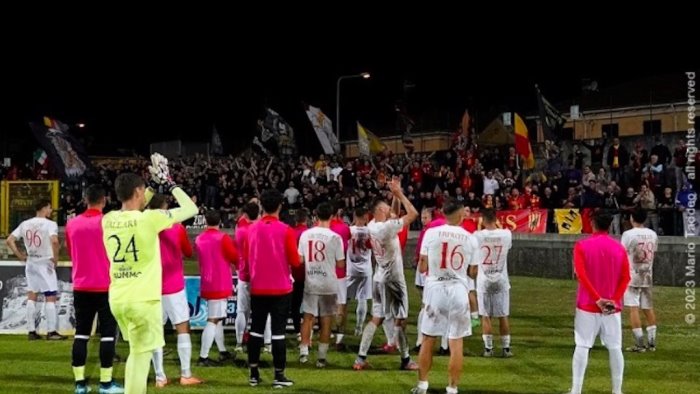 benevento ascolta i tuoi tifosi non mollare mai