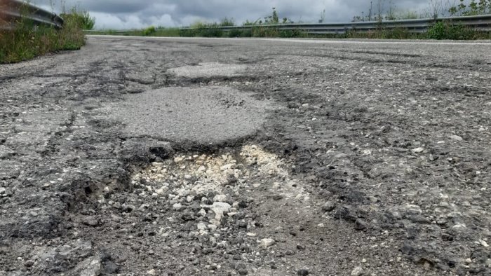 strade disastrate in valle ufita ecco un altro punto molto critico