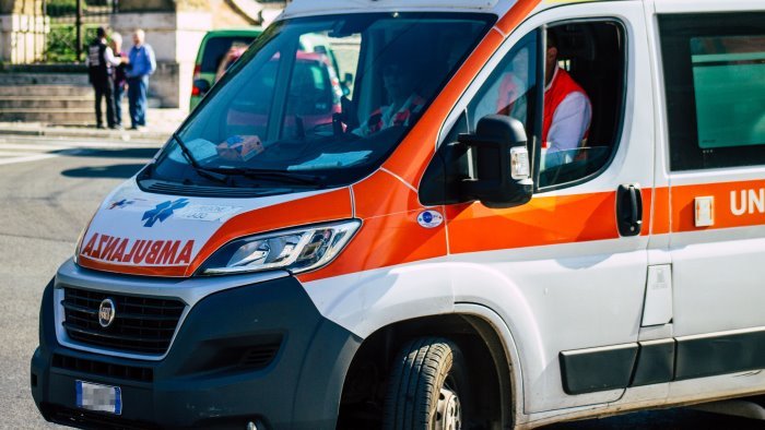 tragedia sulle strade napoletane 16enne muore in un incidente in scooter