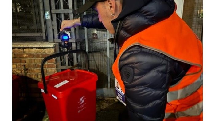 raccolta differenziata a salerno da stasera stop alla sperimentazione tarip