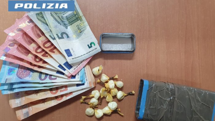 miano sorpreso a cedere droga arrestato un 44enne