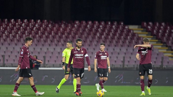 salernitana il campo obbliga a pensare all atalanta i dubbi di colantuono