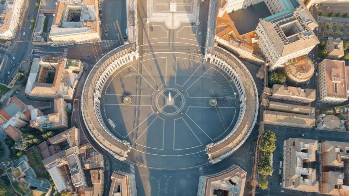 parroco fermato con coltelli e pistola a san pietro sono per difesa personale